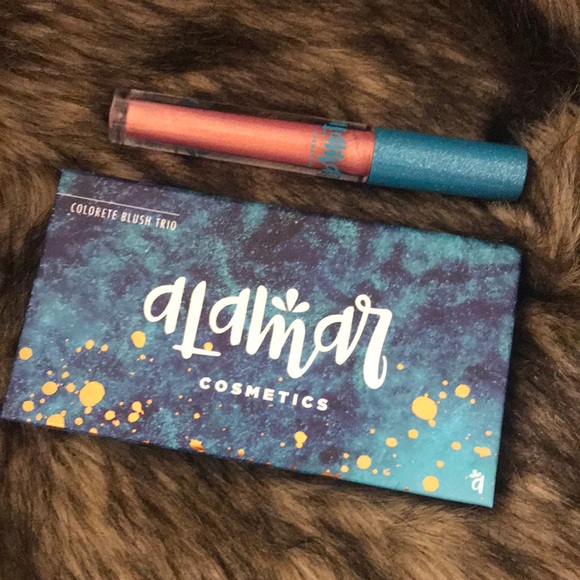 Makeup - Picture 1 of 2